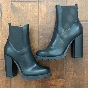 Black faux leather booties sz 6
